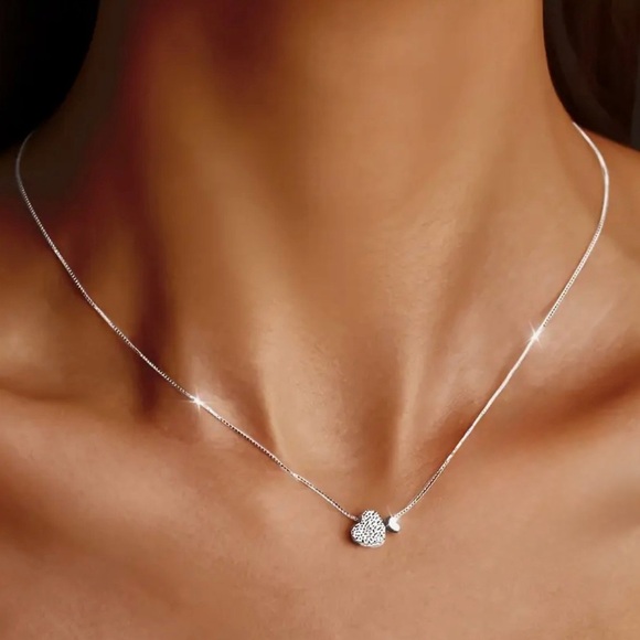 S925 Chic Silver Heart Pendant Necklace - Picture 2 of 6